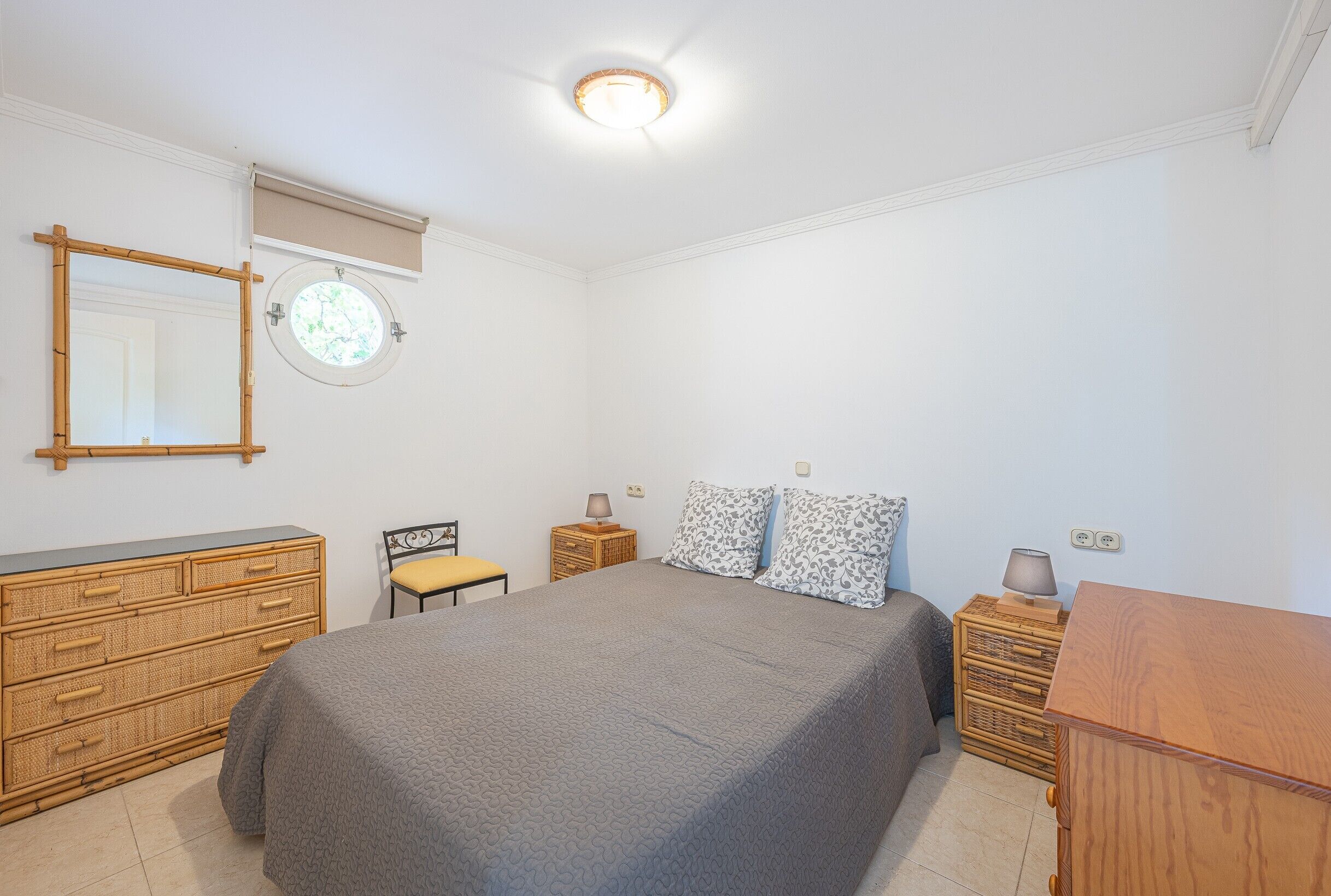 Fer et planche à repasser, Wi-Fi, draps fournis