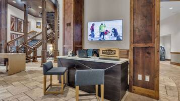 Condo, Multiple Beds, Fireplace, Mountain View (Sunrise Gondola Retreat) | Lobby