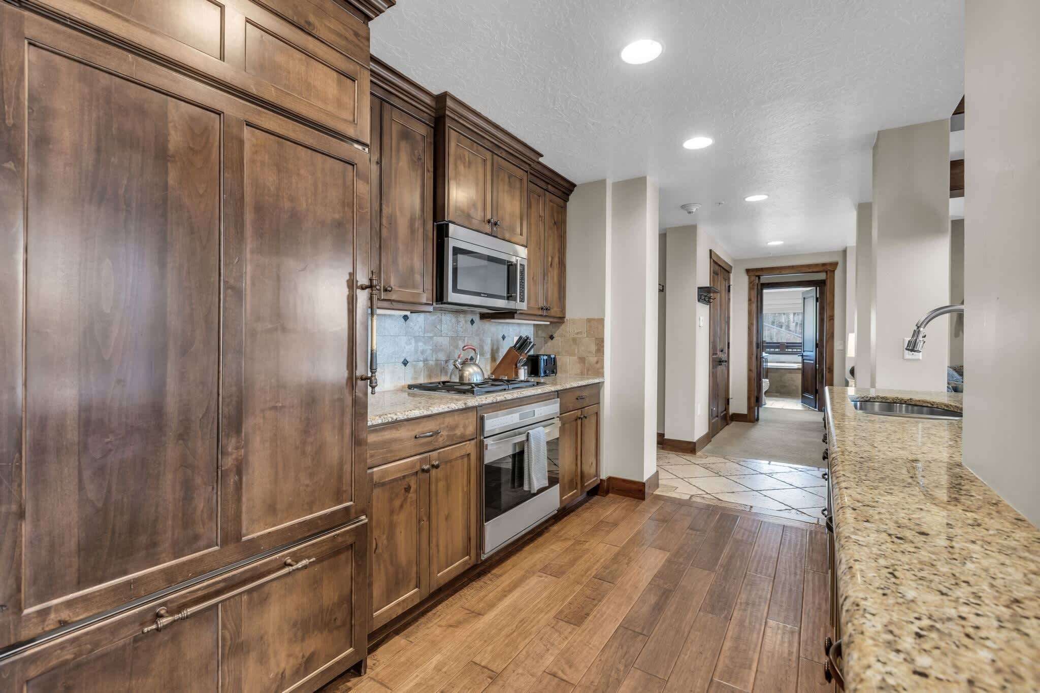 Condo, Multiple Beds, Fireplace, Mountain View (Sunrise Gondola Retreat) | Private kitchen