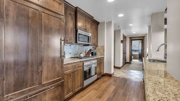 Condo, Multiple Beds, Fireplace, Mountain View (Sunrise Gondola Retreat) | Private kitchen