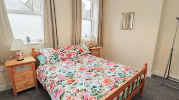 2 dormitoris, decoració individual i mobiliari individual