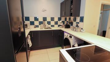 Rentaplats i utensilis de cuina, vaixella i coberteria