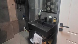 A modern bathroom with a black sink, a mirror, and a white toilet. - Soothing 1-bedroom apartment in awesome Kopaonik getaway (Kopaonik)