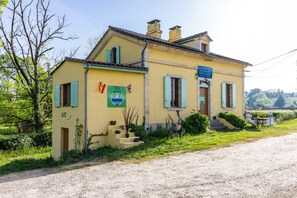 Exterior - Gîte de l'Ecluse for 10 Guests (Bassanne)