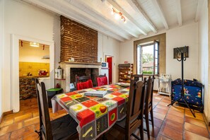 Dining - Gîte de l'Ecluse for 10 Guests (Bassanne)