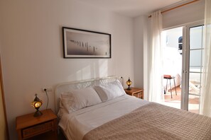 2 bedrooms, free WiFi, bed sheets - Corinto Apartment, 100m from Burriana Beach (Nerja)