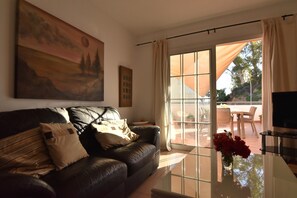 Smart TV - Corinto Apartment, 100m from Burriana Beach (Nerja)