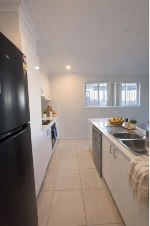 Mikroaaltouuni, uuni, liesi, astianpesukone