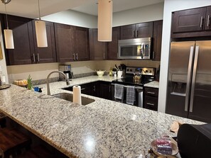 Private kitchen - Fox Hollow 2 BR ski condo perfectly located for Killington and Pico mountains (Mendon)