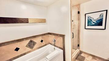 Condo, Multiple Beds, Fireplace, Mountain View (Sunrise Gondola Lodge) | Bathroom | Towels