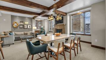 Condo, Multiple Beds, Fireplace, Mountain View (Sunrise Gondola Lodge) | Interior