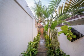 ฝ่ายต้อนรับ