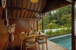 Honeymoon Villa, Private Pool | Minibar, in-room safe, desk, laptop workspace - Umah Kawan Ubud (Ubud)