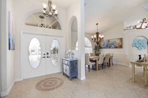 Dining - Gulf Access • 7 Smart TVs • FREE HTD Pool • 4 Kayaks • Fish+Beach Gear • Dog OK! (Cape Coral)