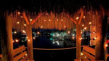 Utomhuspool och uppvärmd pool