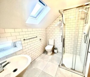 Shower, hair dryer, towels, soap - The RED KEEP-Fab City Location-Entire house -Gorgeous Townhouse. 2 Bed | 2 Bath. (Galway)