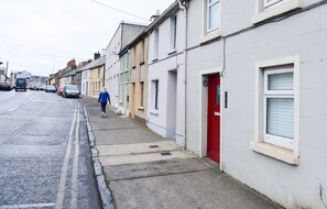 Exterior - The RED KEEP-Fab City Location-Entire house -Gorgeous Townhouse. 2 Bed | 2 Bath. (Galway)