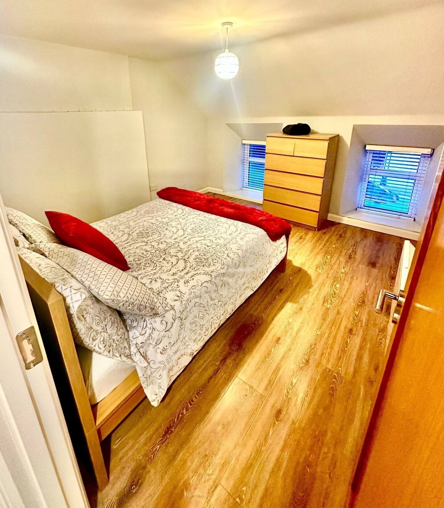 2 bedrooms, iron/ironing board, free WiFi
