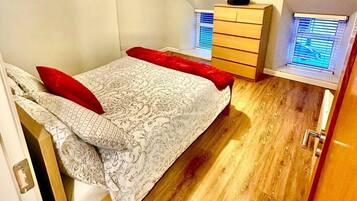 2 bedrooms, iron/ironing board, free WiFi