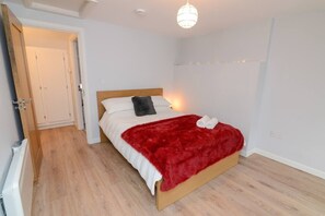 2 habitaciones, tabla de planchar con plancha y wifi gratis 