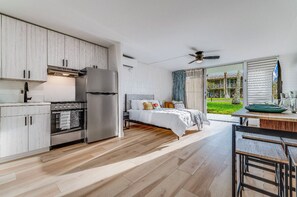 1 bedroom, iron/ironing board, WiFi, bed sheets - Updated Ground-Floor Napili Bay Studio Walk to Beach Pools & Hot Tub (Lahaina)