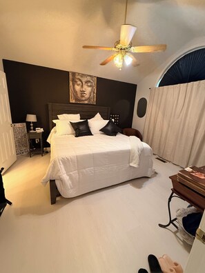 4 bedrooms, iron/ironing board, free WiFi, bed sheets