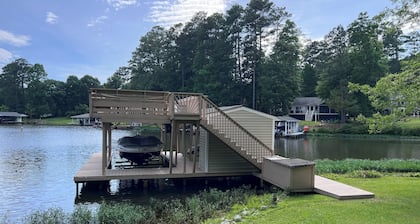Peaceful: Waterfront 3 King Bed, 2 funtons ovr garage 2 Bath, Water Toys Firepit