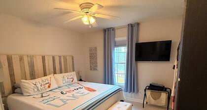 Peaceful - Waterfront 3 Bed, 2 Bath, Water Toys, Firepit.