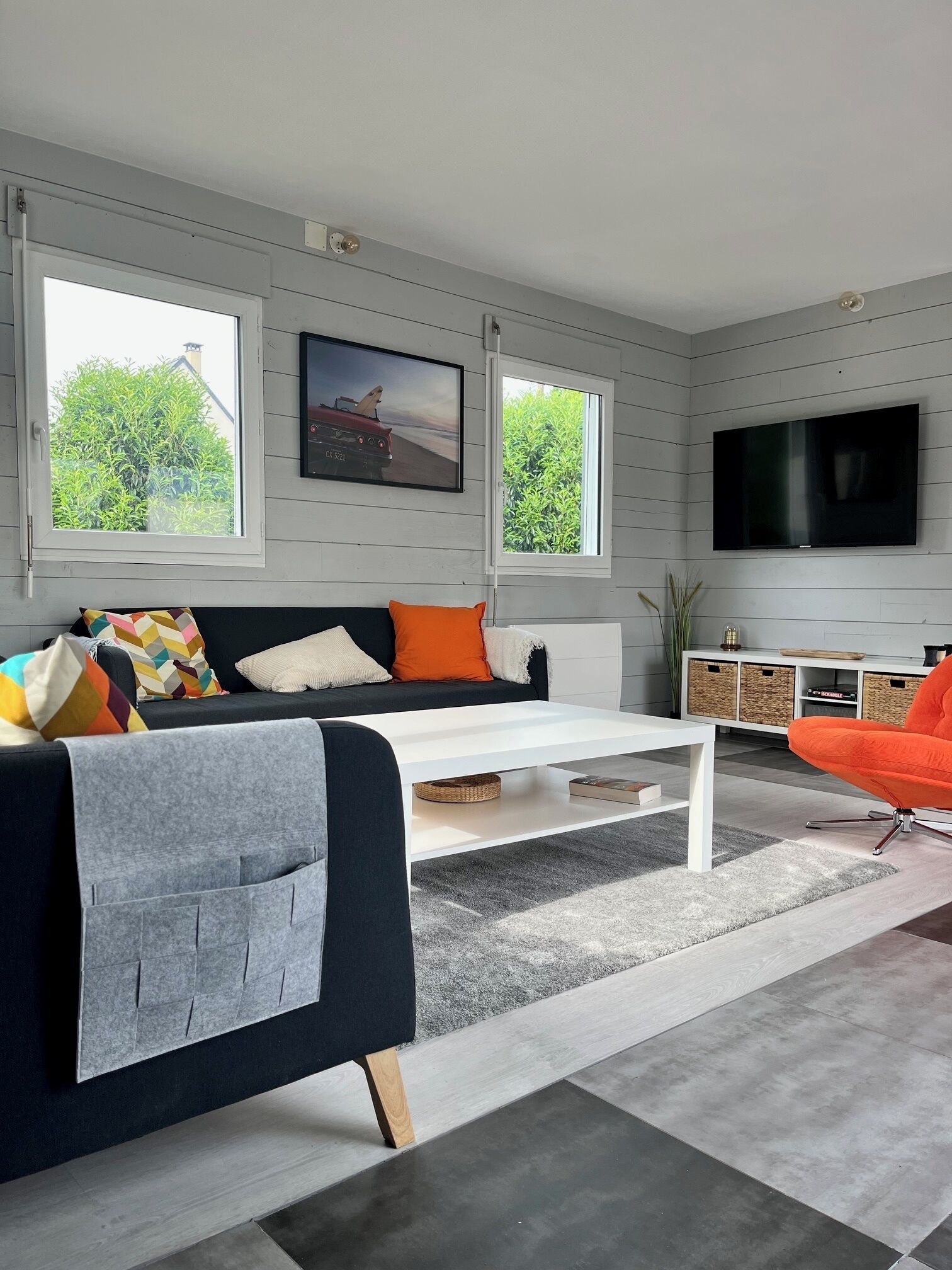 Smart TV, videogiochi, tavolo da calcetto, tavolo da ping pong