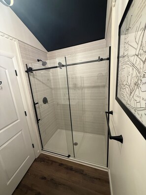 Shower, hair dryer, towels, soap - The Sunset Bungalow is a beautiful 3-bedroom, 2-bathroom home. LINENS INCLUDED! (Lower Township)