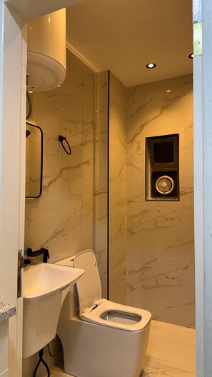 Soap, toilet paper - Abdali elite studio (Amman)