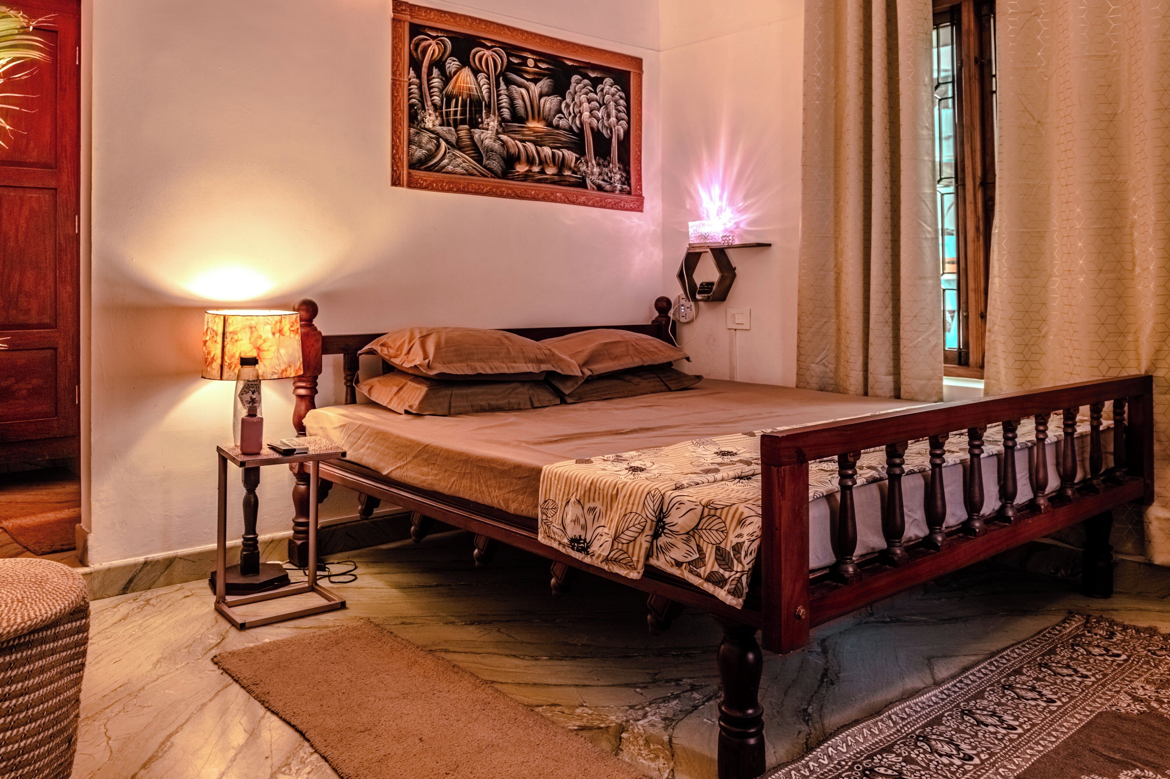 Planxa i posts de planxar, Internet i roba de llit 