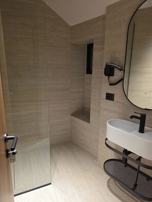 Economy Single Room | Free WiFi - Post Inn (Tirana)