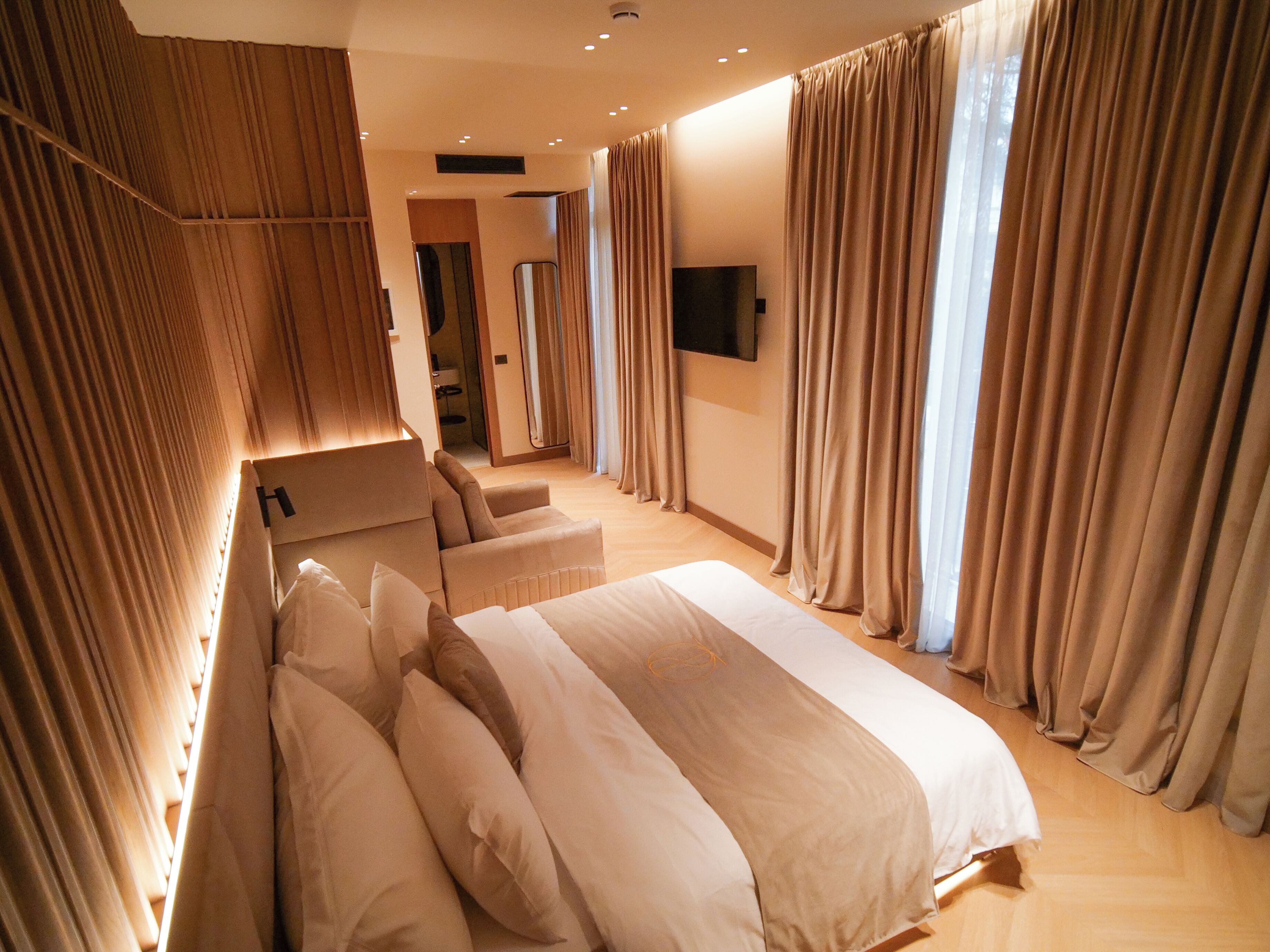 Standard Triple Room | Minibar, free WiFi, bed sheets