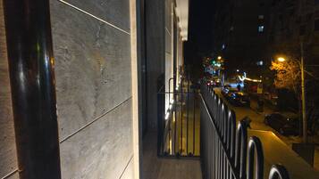 Habitación estándar doble, vistas a la ciudad | Minibar, wifi gratis, ropa de cama