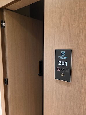 Standard Triple Room | Free WiFi - Post Inn (Tirana)