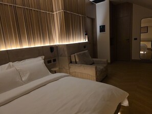 Standard Triple Room | Free WiFi - Post Inn  (Tirana)