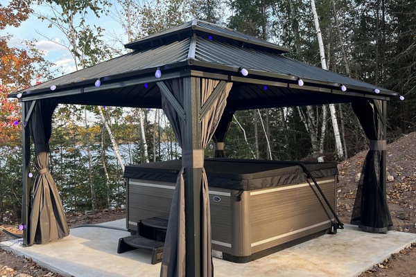 7- Person Luxury Hot Tub