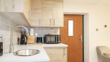 Cookware/dishes/utensils