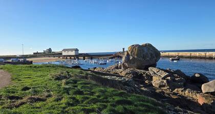 Unique location for this house facing the sea on Pointe de Trevignon