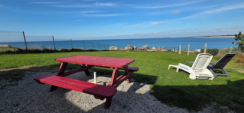 Unique location for this house facing the sea on Pointe de Trevignon