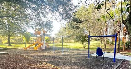 Family-Friendly Bahama Bay Retreat Near Disney – Pools & Beach Access”