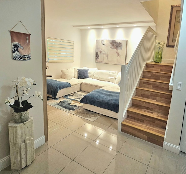 Interior - 4 bed • 2 Parking w/ Free Charging + Guest • Gated Community • 2.5 baths (Miami)