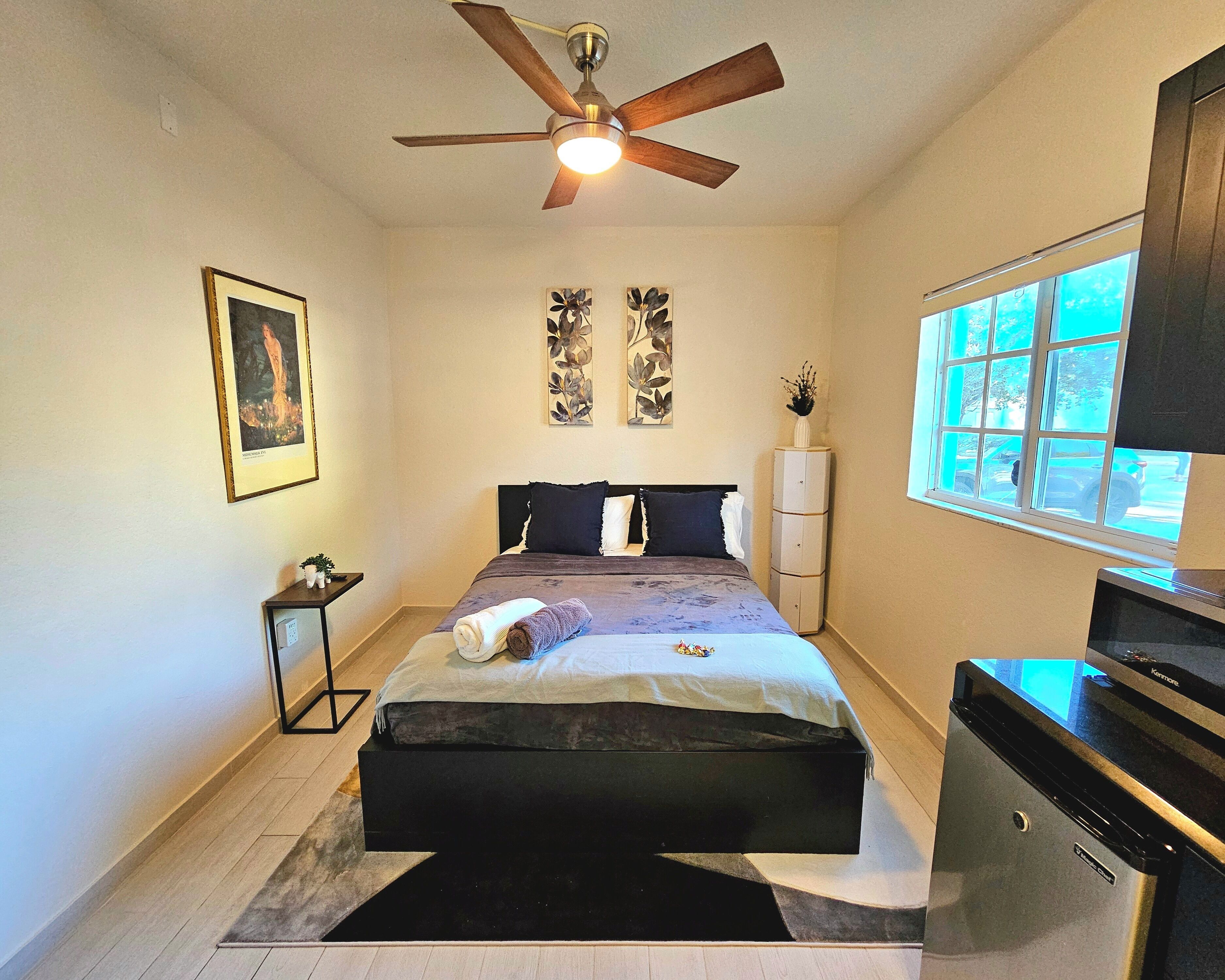 4 bedrooms, desk, free WiFi, bed sheets