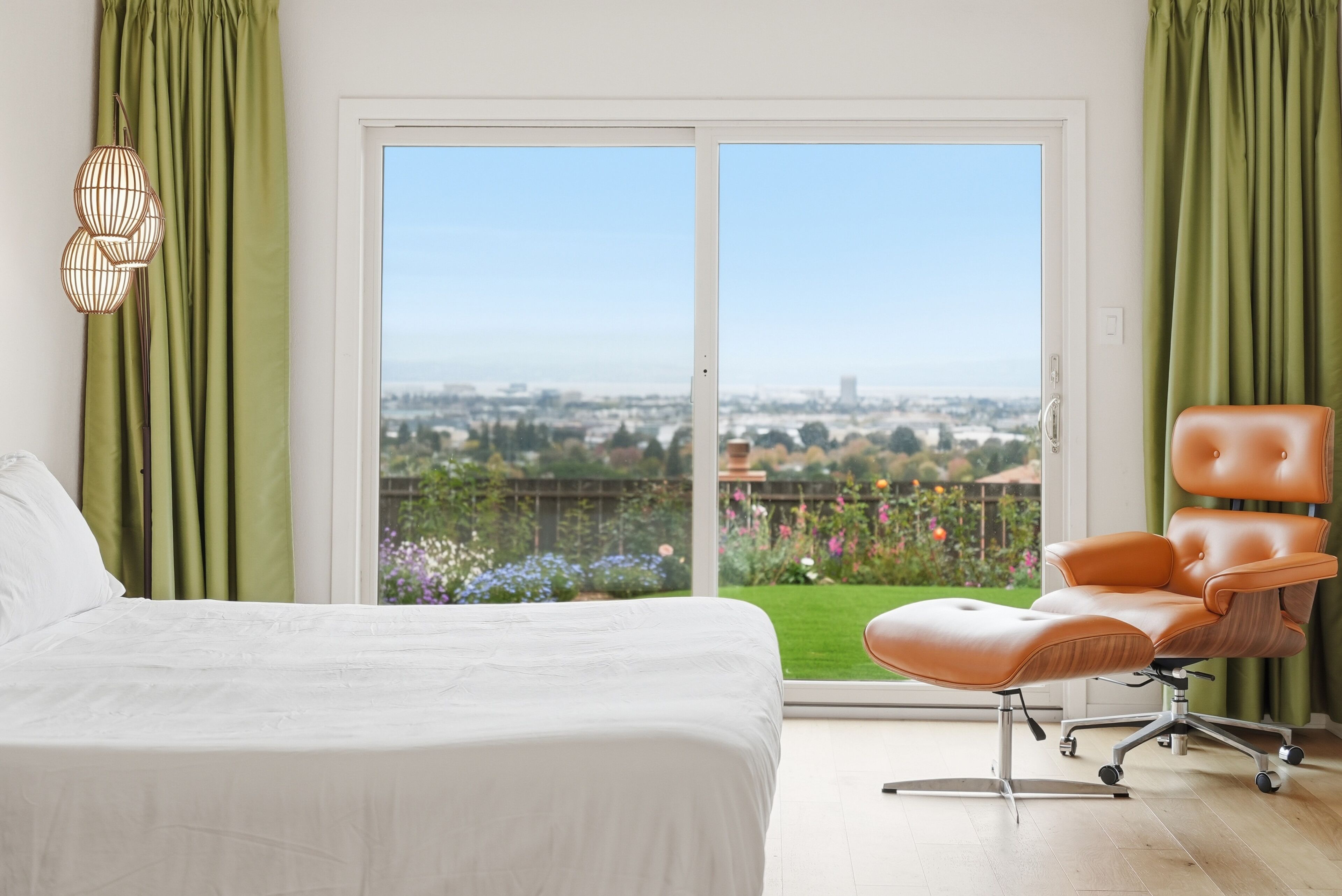 4 slaapkamers, een strijkplank/strijkijzer, wifi, beddengoed