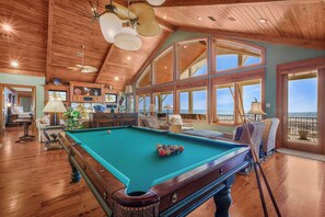 Games room - **NEW **  The Gayosa House | A Grand Gulf-Front Estate for Unforgettable Gatherings (Orange Beach)