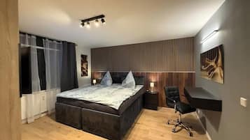 Iron/ironing board, WiFi, bed sheets