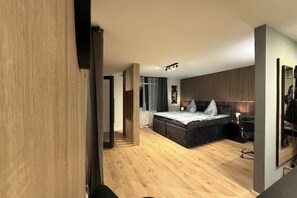 Bügeleisen/Bügelbrett, WLAN, Bettwäsche