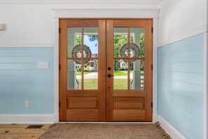 Interior - Discover this stunning award-winning luxury 4br & 3.5 bath home in the OBX (Powells Point)