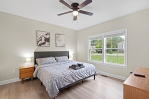 3 slaapkamers, een strijkplank/strijkijzer, wifi